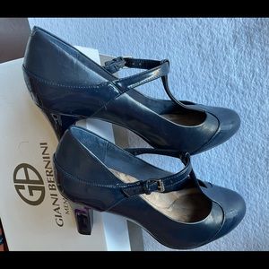 Giani Bernini Navy Heels with Memory Foam.